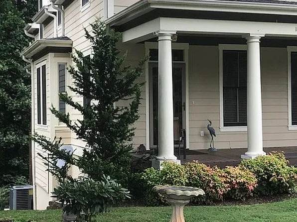 165 York St, Clarkesville, GA 30523