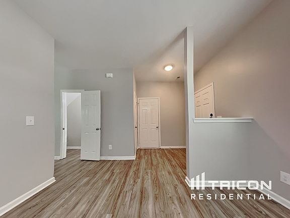 4th image of 570 Clear Meadow Dr