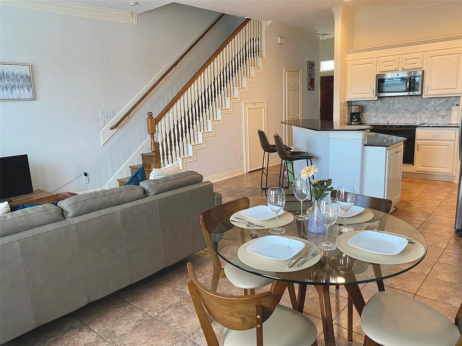 2 bed, 2.5 bath, 1468 sqft, $2,100 — Photo 2