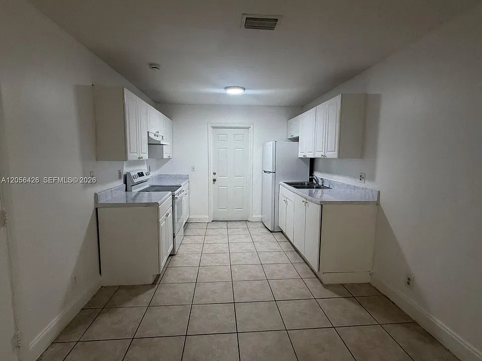 1132 NE 5th Ave #2