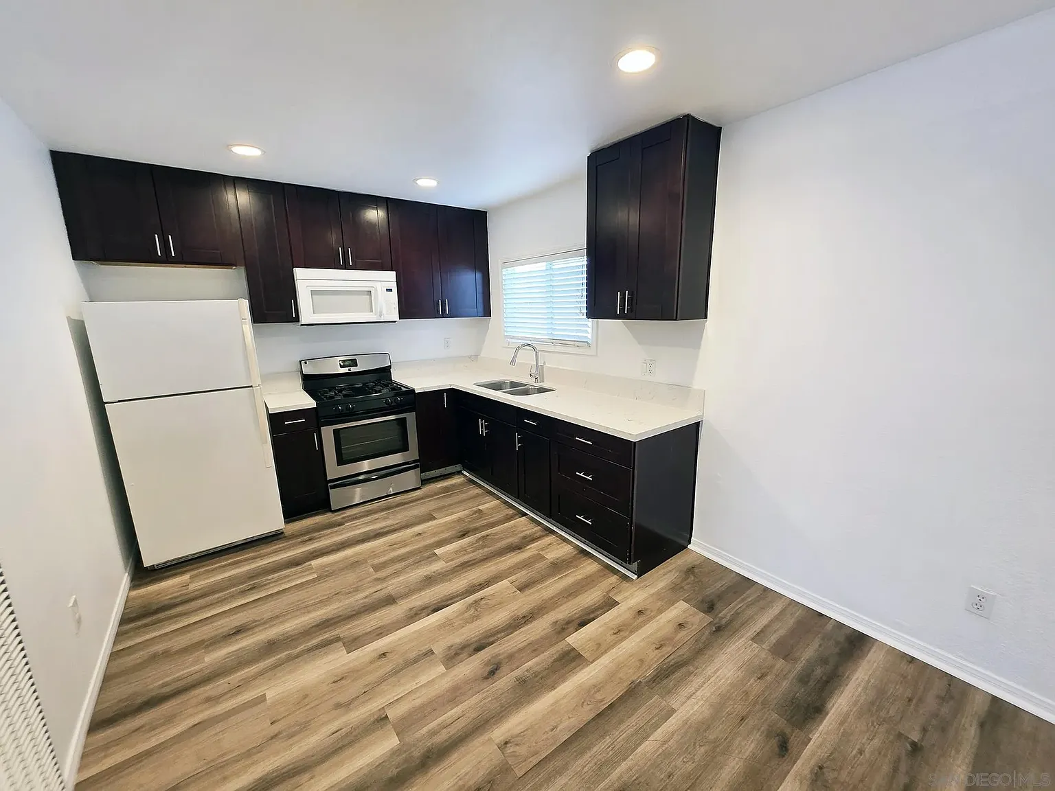 2 bed, 2.0 bath, 1195 sqft, $2,195 — Photo 1