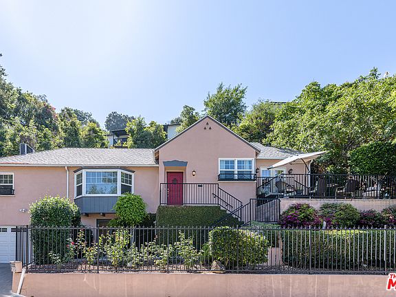 2nd image of 3121 Ellington Dr