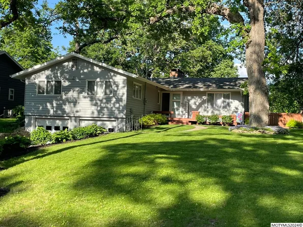 504 18th St W, Clear Lake, IA 50428