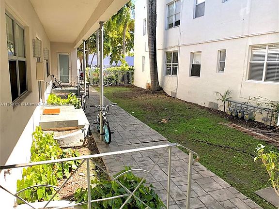 3rd image of 1040 Jefferson Ave APT 5