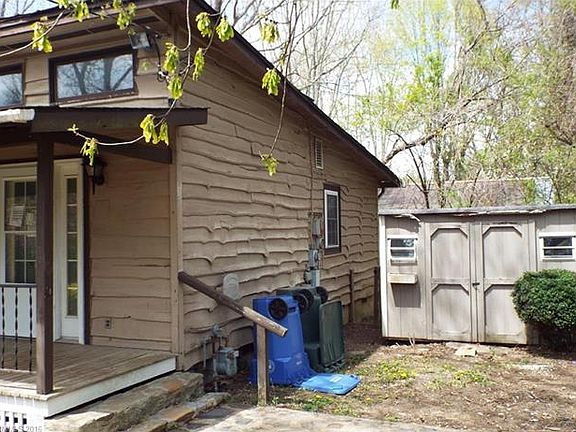 4th image of 1211 Cherokee Dr