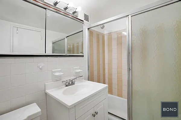 Sold by Bond New York | media 5