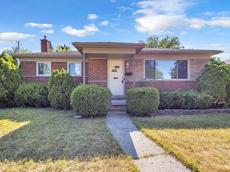 8484 Berwyn St — Photo 33