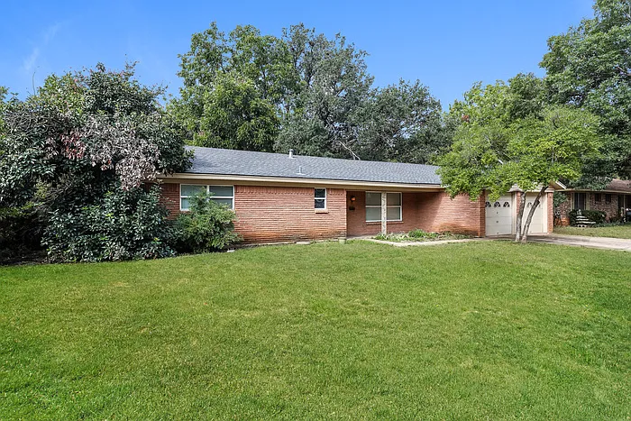 6909 Valhalla Rd — Photo 2