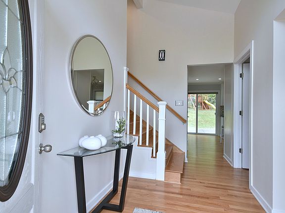 3rd image of 8937 Biloba St