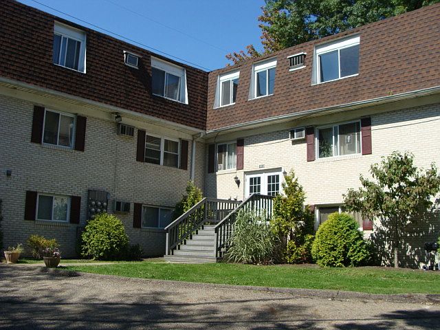 2nd image of 1804 Woodlawn Ave NW APT 06