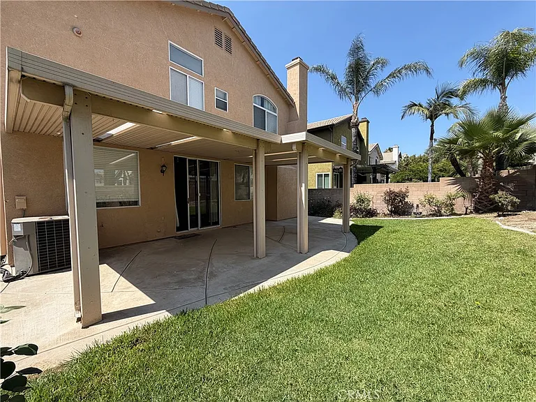 5569 Hunt Club Dr — Photo 32