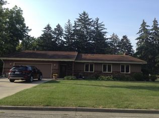 1572 E Delta Dr, Saginaw, MI