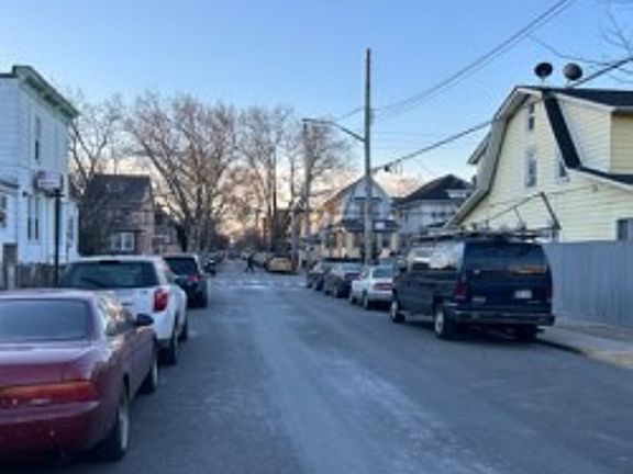 Exterior Neighborhood (street photo)