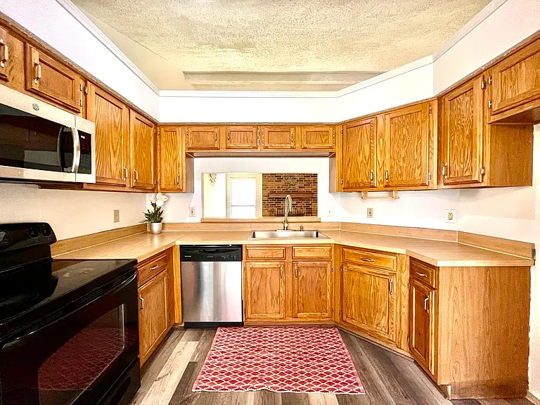 8220 Willow Creek Dr — Photo 9