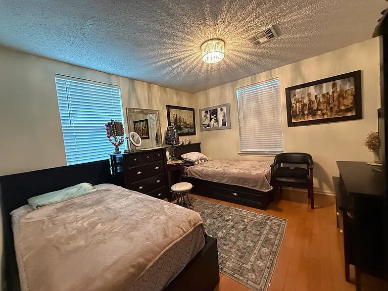 5909-11 General Haig St #5911 — Photo 7