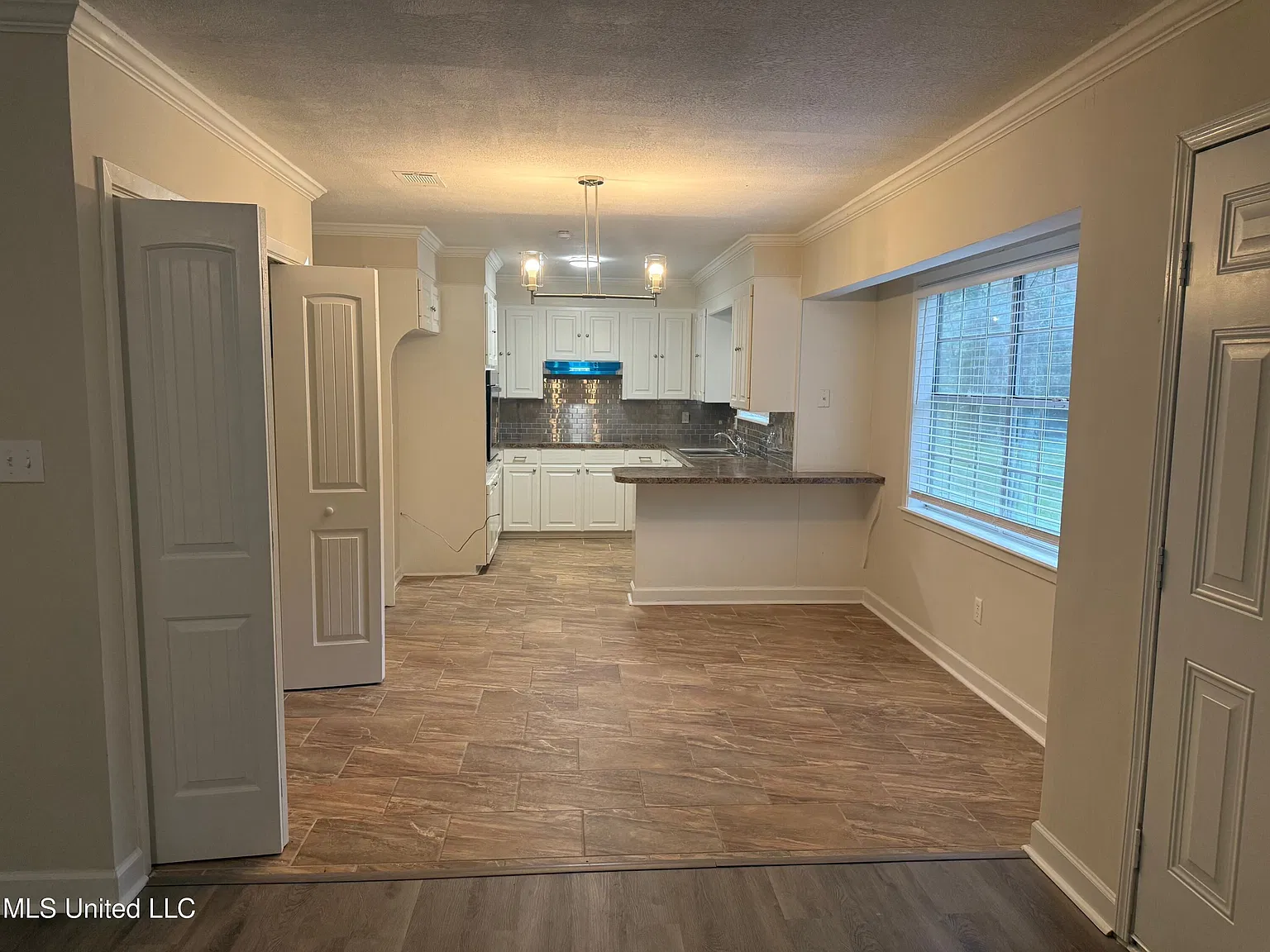 4 bed, 2.0 bath, 1798 sqft, $1,700 — Photo 3