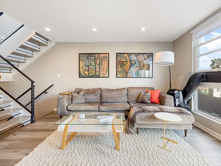 100 Driftwood St #10 — Photo 1