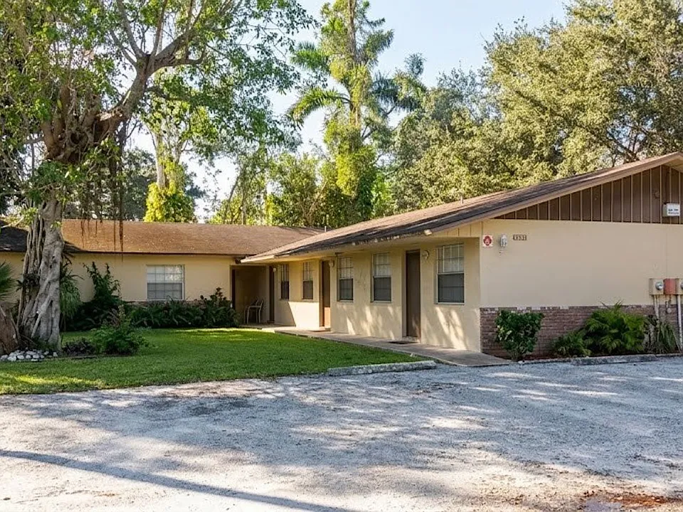 4931 SW 65 Ave Davie, FL 33314