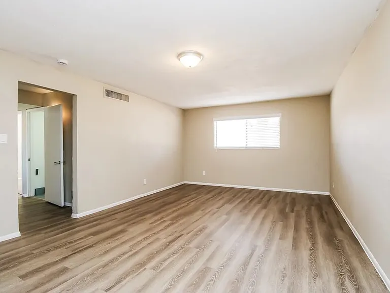 4339 E Nancy Ln — Photo 1