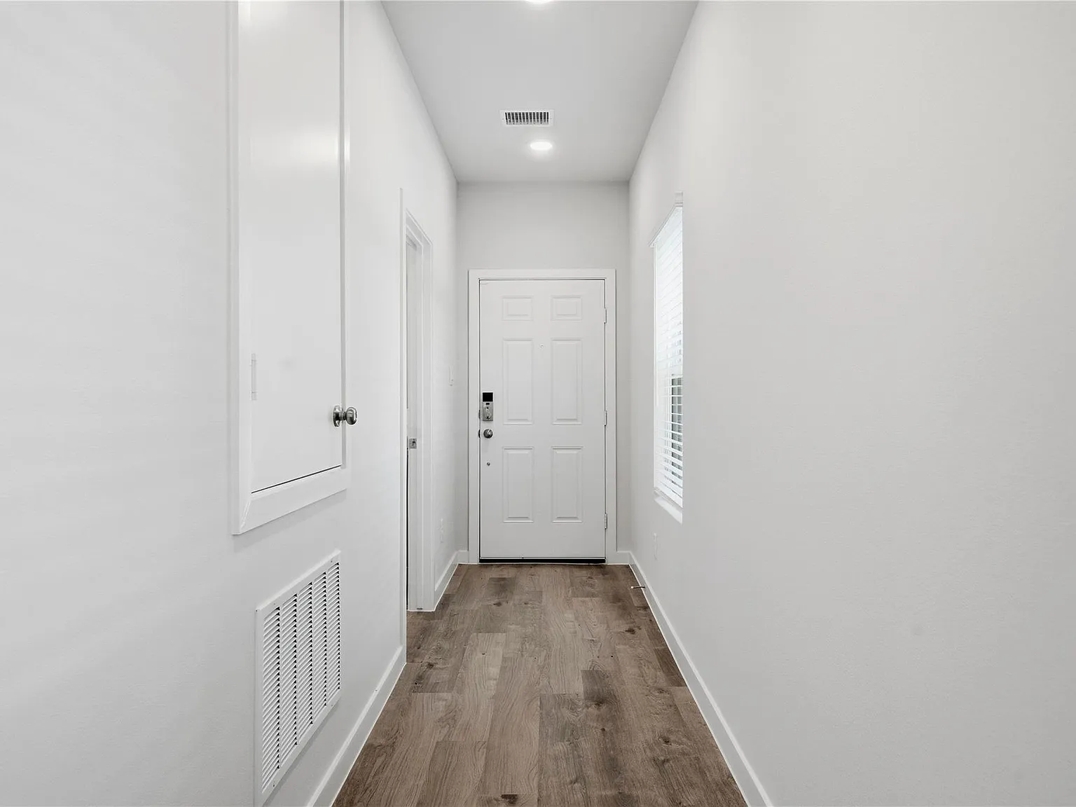 3 bed, 2.0 bath, 1388 sqft, $1,875 — Photo 4