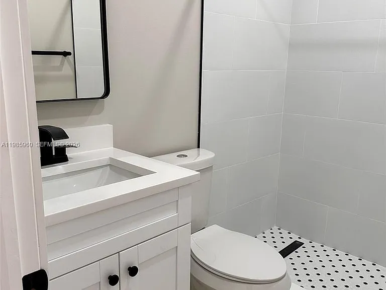 708 Victoria Dr #101 — Photo 9