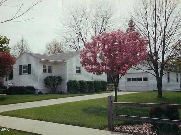 2nd image of 520 Willow Ave