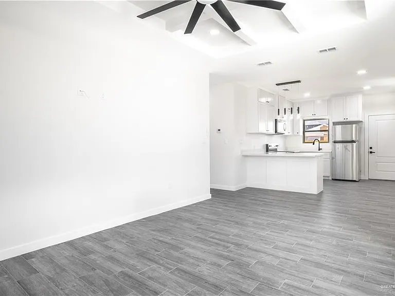 2104 E Viviana St #2 — Photo 4