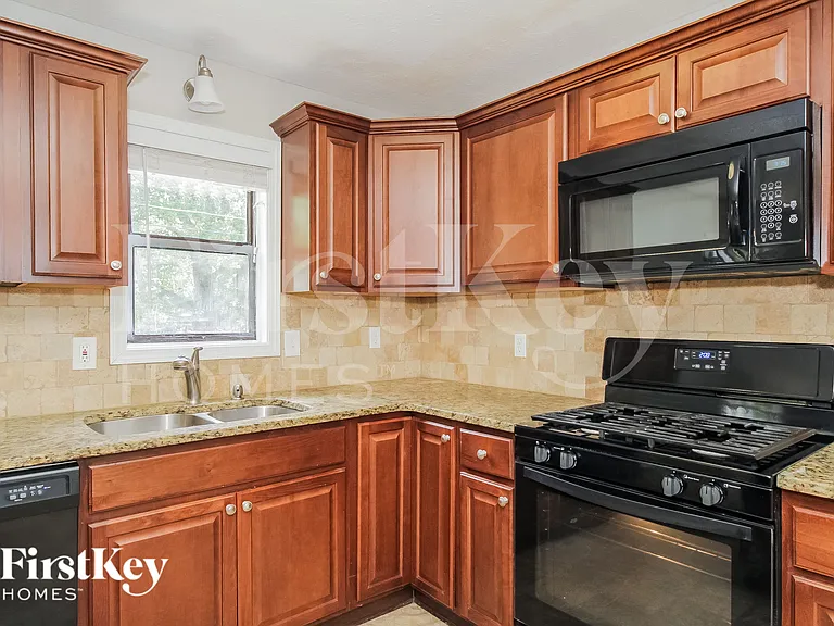 585 Kurtz Rd — Photo 8