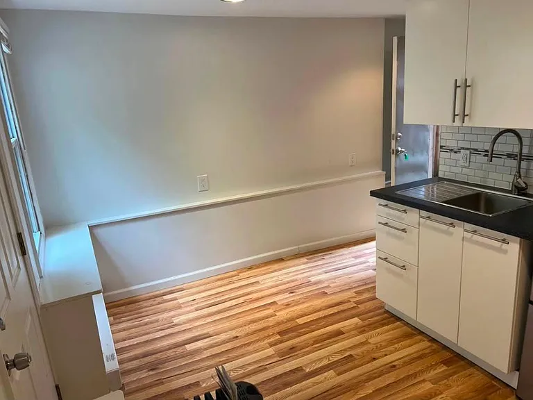 337 Whiton St — Photo 9