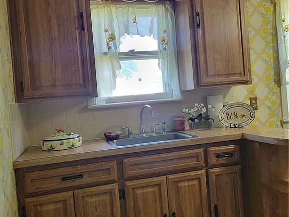 3rd image of 625 Humiston Dr