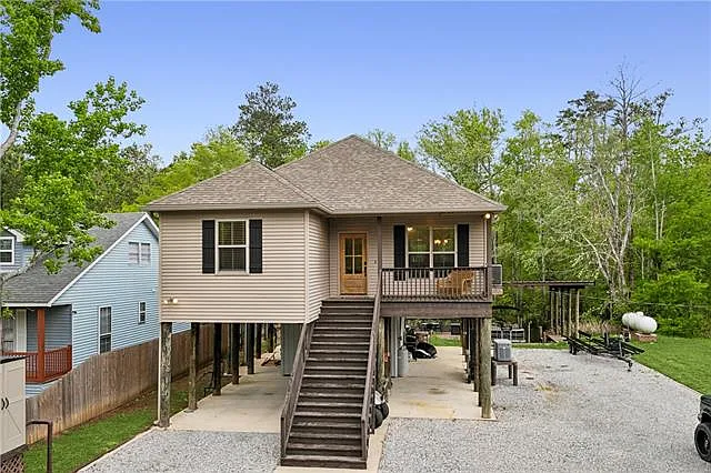 3 bed, 2.0 bath, 1368 sqft, $2,700 — Photo 2