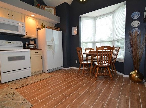 5th image of 1828 Greencastle Dr