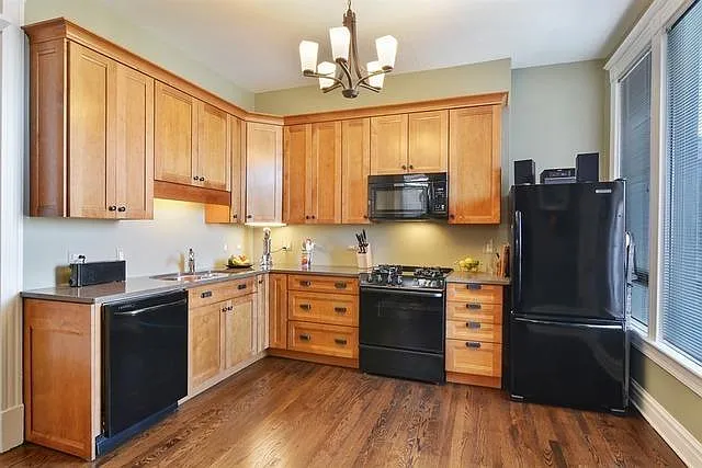 3323 N Kenmore Ave #3 — Photo 3