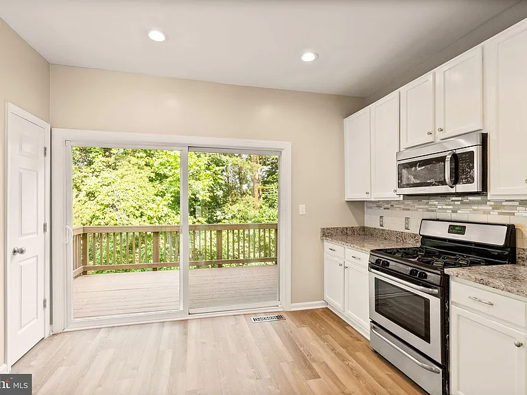 10032 Moxleys Ford Ln — Photo 10