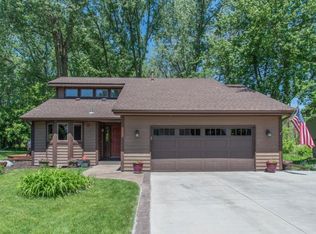 391 Colleen Dr, Vadnais Heights, MN 55127
