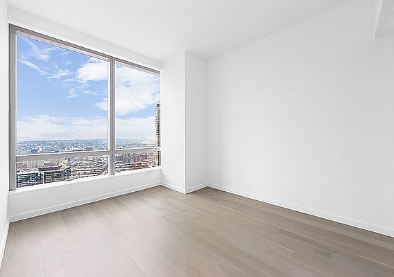 3rd image of 1 City Poin APT 46F
