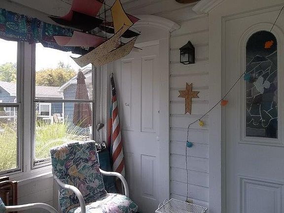 5th image of 444 Sycamore Ave