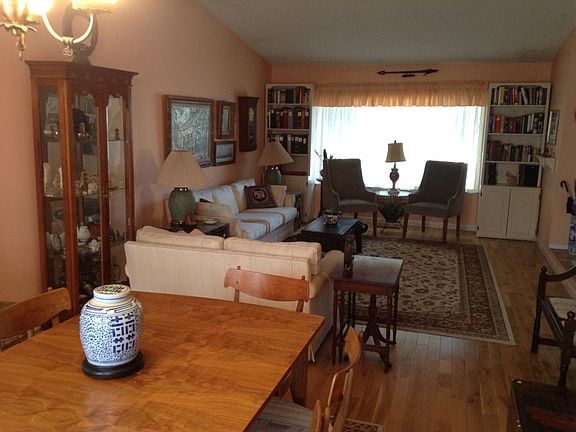 4th image of 5569 Dunsburry Ct