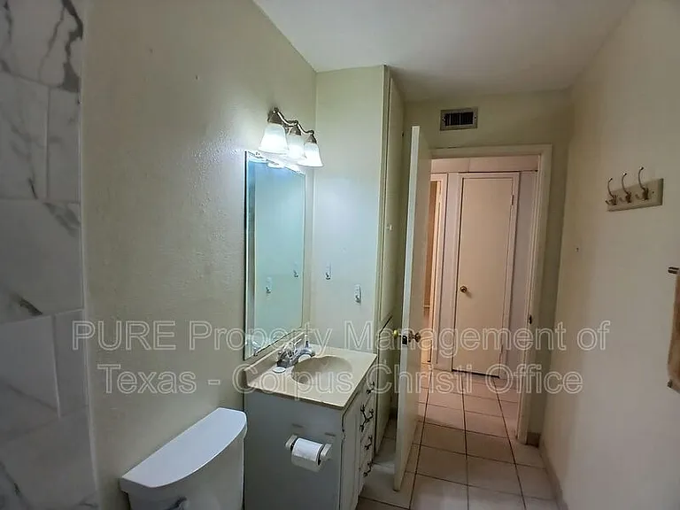 4701 Prinston Dr — Photo 8