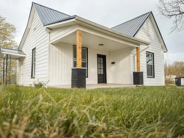 221 N 7th St, Central City, KY 42330