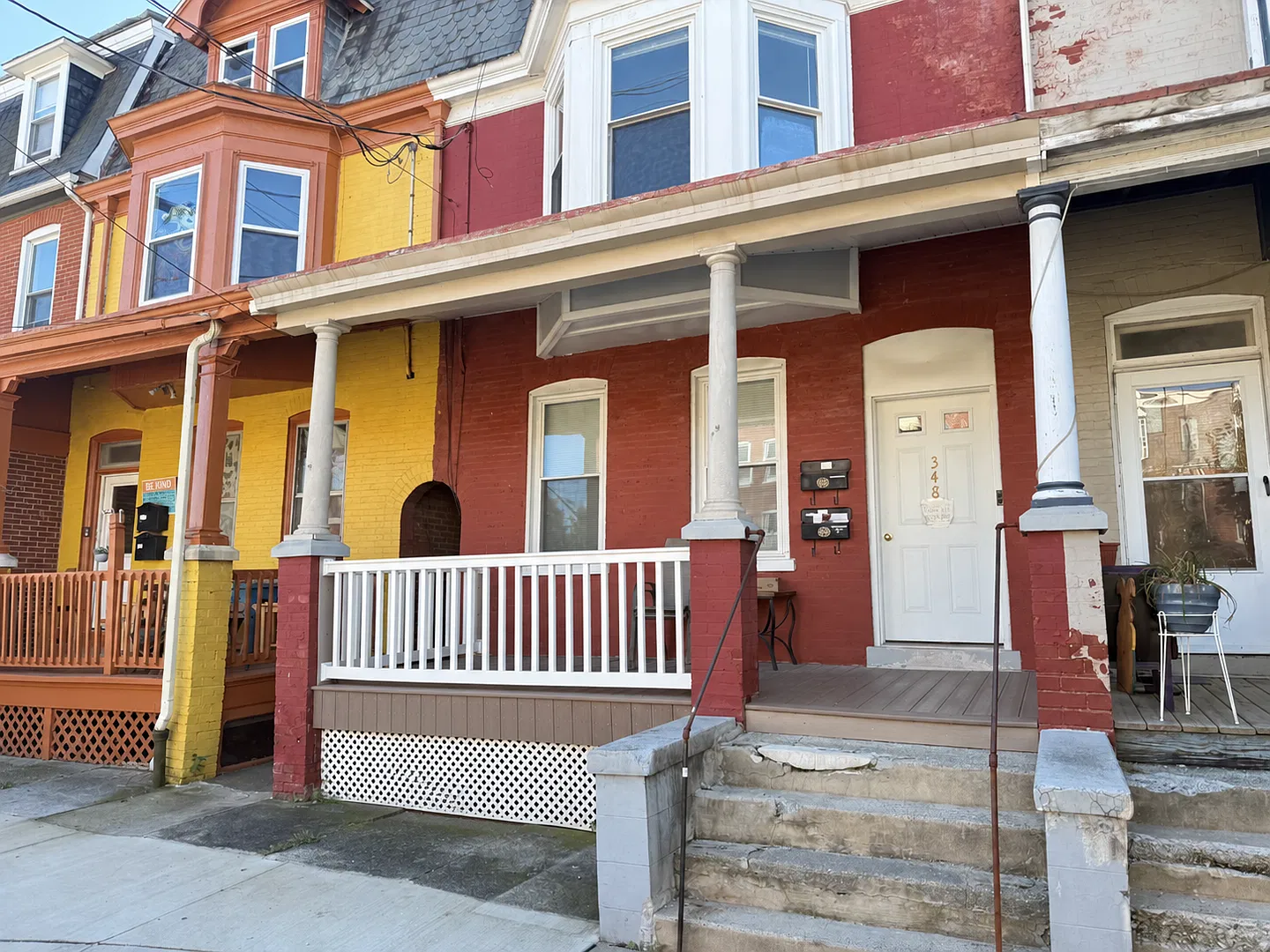 Spacious 2 bedroom 1.5 bathroom Victorian Style Apartment in Lancaster City with Bonus Room! — Photo 3