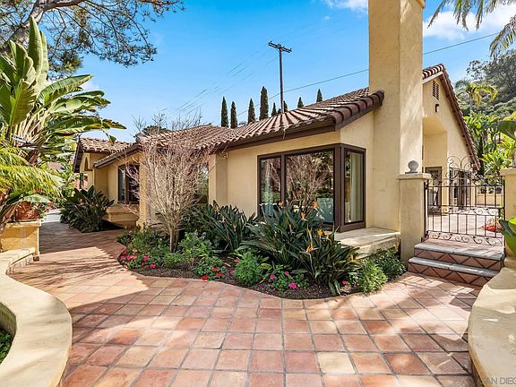 5th image of 2969 Racetrack View Dr