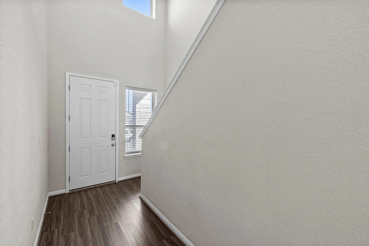 Building Photo - 105 Tucana St