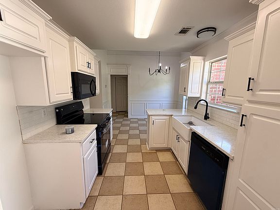 5th image of 30 Shamsie Dr