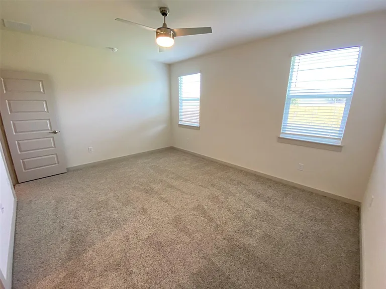 2205 Sisterdale Ln — Photo 12