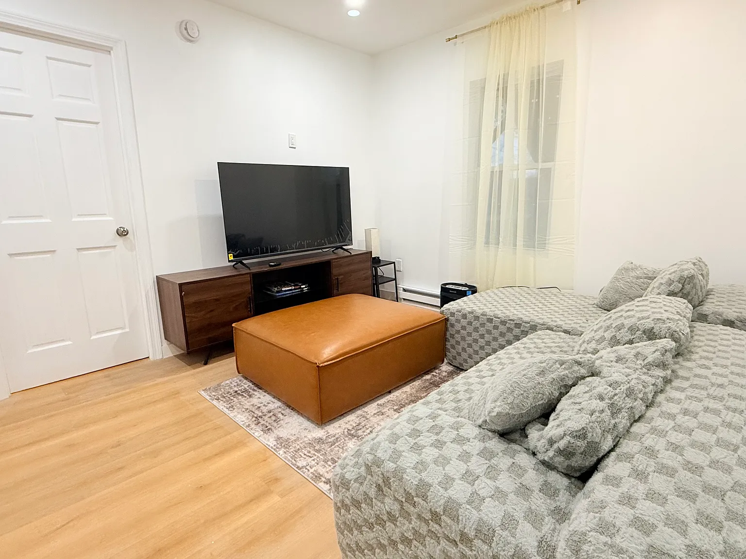 2 bed, 1000 sqft, $2,250 — Photo 3
