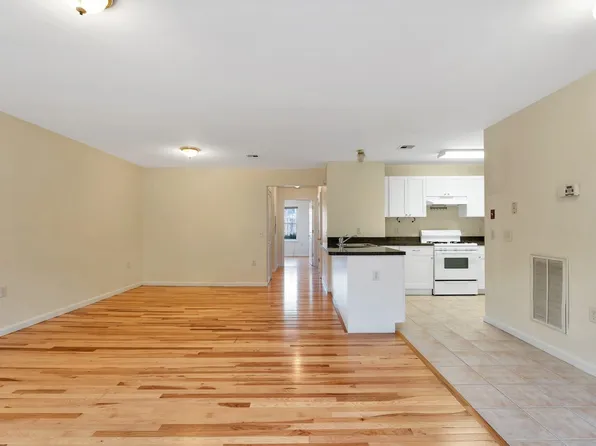 527 A Martin Luther King Jr Drive image 7 of 14