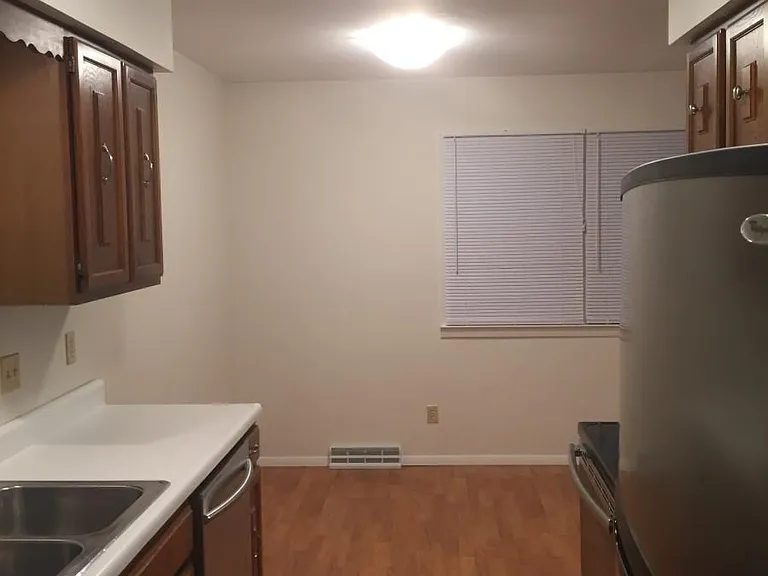 704 Evergreen Dr — Photo 4