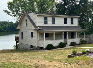 30 Lakeview Dr, Cranston, RI 02910