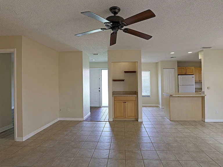1420 Park Shore Cir #3 — Photo 3